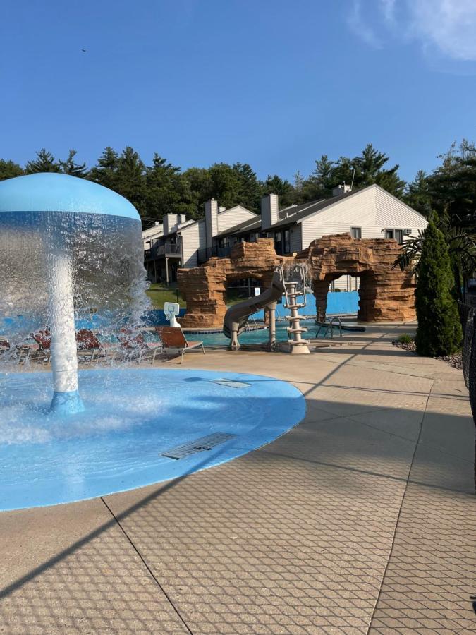 Caribbean Club Resort Lake Delton Exteriör bild